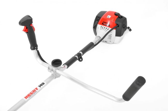 Przejdź do produktu Hecht 145 kosa spalinowa wykaszarka podkaszarka, silnik 2-suwowy 43 cm3, moc 1,5 KM, ułatwi Ci pracę nawet w najbardziej wymagających warunkach – przy ogrodzeniach, murach, w zaroślach czy na terenach o wysokiej trawie