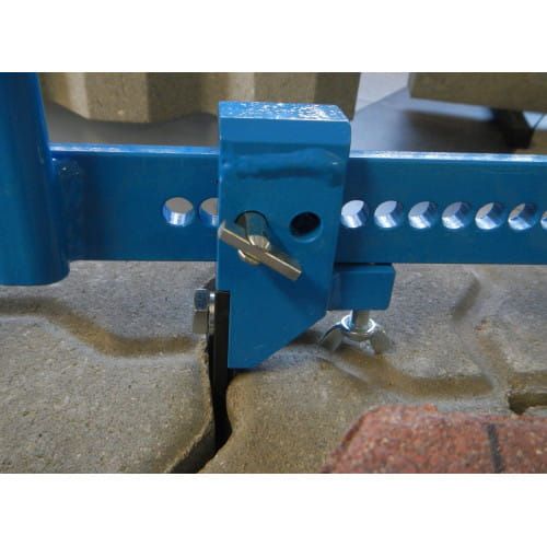 Przejdź do produktu Jazon IB25 imak brukarski do wyciągania kostki brukowej i płytek chodnikowych, szerokość 8-26 cm, wyposażony w dwa wymienne ostrza