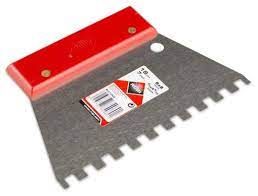 Przejdź do produktu Szpachelka zębata z plastikowym uchwytem 18 cm 8x8 rubi 74960