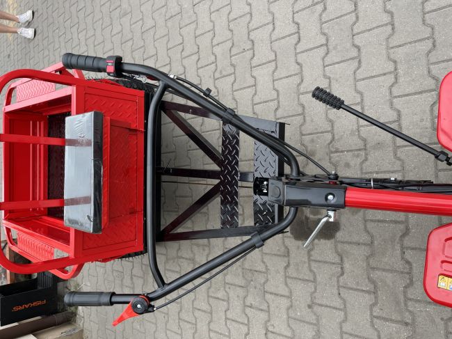 Przejdź do produktu Przyczepka do glebogryzarki Hortmasz HGS 500 900 x620 HWT 01  przyczepka z siedziskiem do traktorka jednoosiowego i glebogryzarki MC370-08 mocna przyczepa ogrodowa do transportu narzędzi, materiałów i plonów wydajna