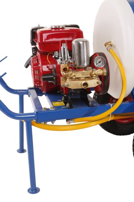 Przejdź do produktu MasterCut OS80F/40 opryskiwacz spalinowy taczkowy 5,5 KM 40 bar 80 l mocny sprzęt do oprysku roślin, krzewów i drzew profesjonalny opryskiwacz ogrodowy