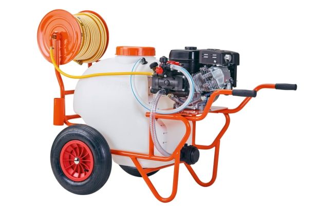 Przejdź do produktu Triunfo SH100/25 opryskiwacz spalinowy wózkowy Honda 166 cm³ 100 l 25 bar mocny sprzęt do oprysku roślin, krzewów i drzew profesjonalny opryskiwacz ogrodowy