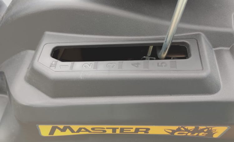 Traktorek spalinowy Mastercut T107-15H 107 cm hydrostatyczny, zdjęcie 4