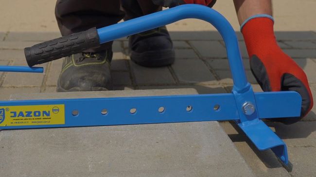 Przejdź do produktu Jazon CHPC chwytak brukarski do płytek chodnikowych, szerokość łap 18 cm, nośność do 40 kg, do ustawiania i przenoszenia płyt chodnikowych