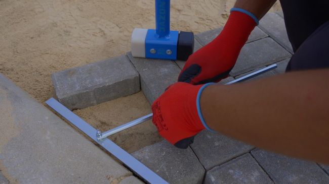 Przejdź do produktu Jazon PBO przymiar brukarski do precyzyjnego odwzorowywania kąta i długości docinanej kostki i płyt, szerokość 35 cm, zakres pracy 0-43 cm