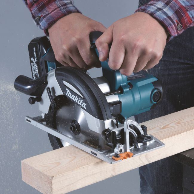 Przejdź do produktu Makita DHS630Z pilarka tarczowa 165 mm, 18V, 3100 obr./min, ręczna LXT, bez akumulatora i ładowarki, wydajna, kompaktowa, profesjonalna