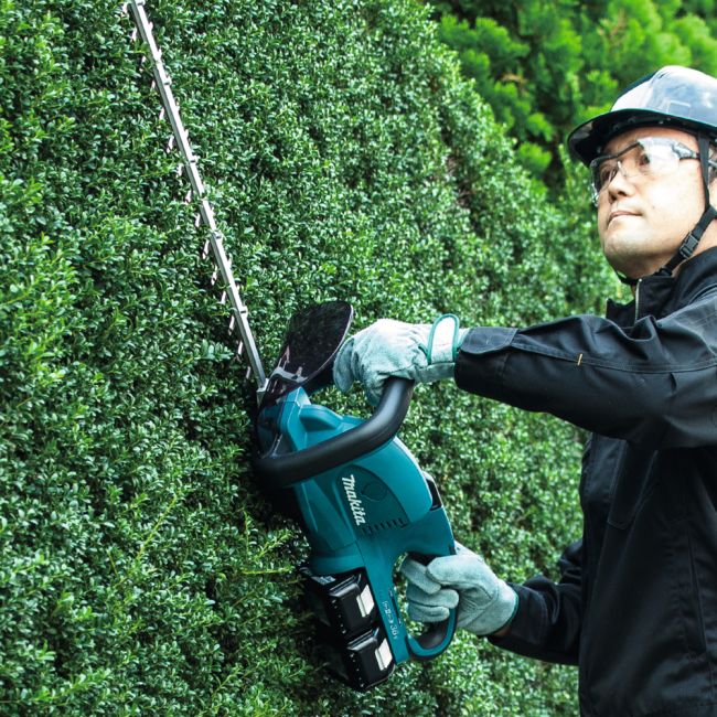 Przejdź do produktu Makita DUH651Z nożyce do żywopłotu 2x18V LXT, ostrze 650 mm, bez akumulatora i ładowarki, wydajne, przeznaczone do prac ogrodowych