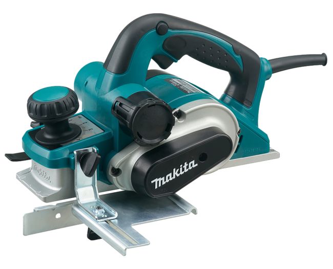 Przejdź do produktu Makita KP0810 strug do drewna elektryczny, sieciowy 850 W, szerokość 82 mm, głębokość strugania 4 mm, jest kompaktowa, cicha, lekka i łatwa w użyciu