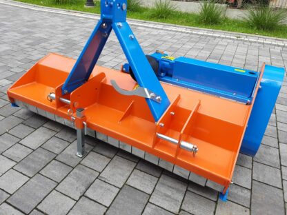 Przejdź do produktu EcoAgrino EF115 kosiarka bijakowa z szerokością 115 cm i 18 szt. noży bijakowych, pozwala skutecznie pracować również na wysokiej i gęstej trawie oraz drobnych zaroślach