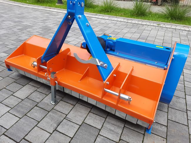 Przejdź do produktu Eco Agrino EF165 kosiarka bijakowa z szerokością 165 cm i 24 szt. młotków bijakowych, do ciągników typu Rusek, C330, C360 i innych tego typu