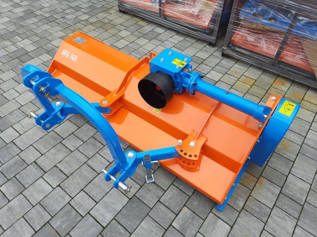 Przejdź do produktu Eco Agrino EFG175 kosiarka bijakowa z szerokością 175 cm i 28 szt. młotków bijakowych, do ciągników typu Rusek, C330, C360 i innych tego typu, została przygotowana z myślą o sprawnym koszeniu wysokiej trawy, drobnych zarośli i utrzymaniu większych terenów