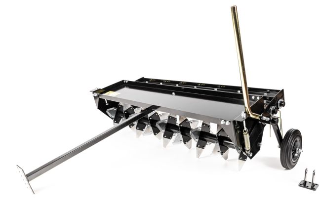Przejdź do produktu Cedrus ACC0216 aerator wertykulator 103 cm 36 kg do traktorków pozwala pielęgnować większe powierzchnie, pomagając usprawnić prace związane z utrzymaniem murawy