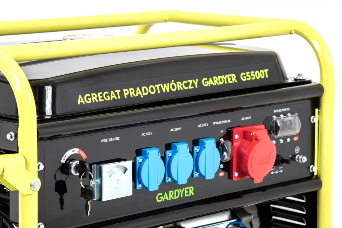 Panel z gniazdami 230 V i gniazdem 3-fazowym agregatu Gardyer G5500T