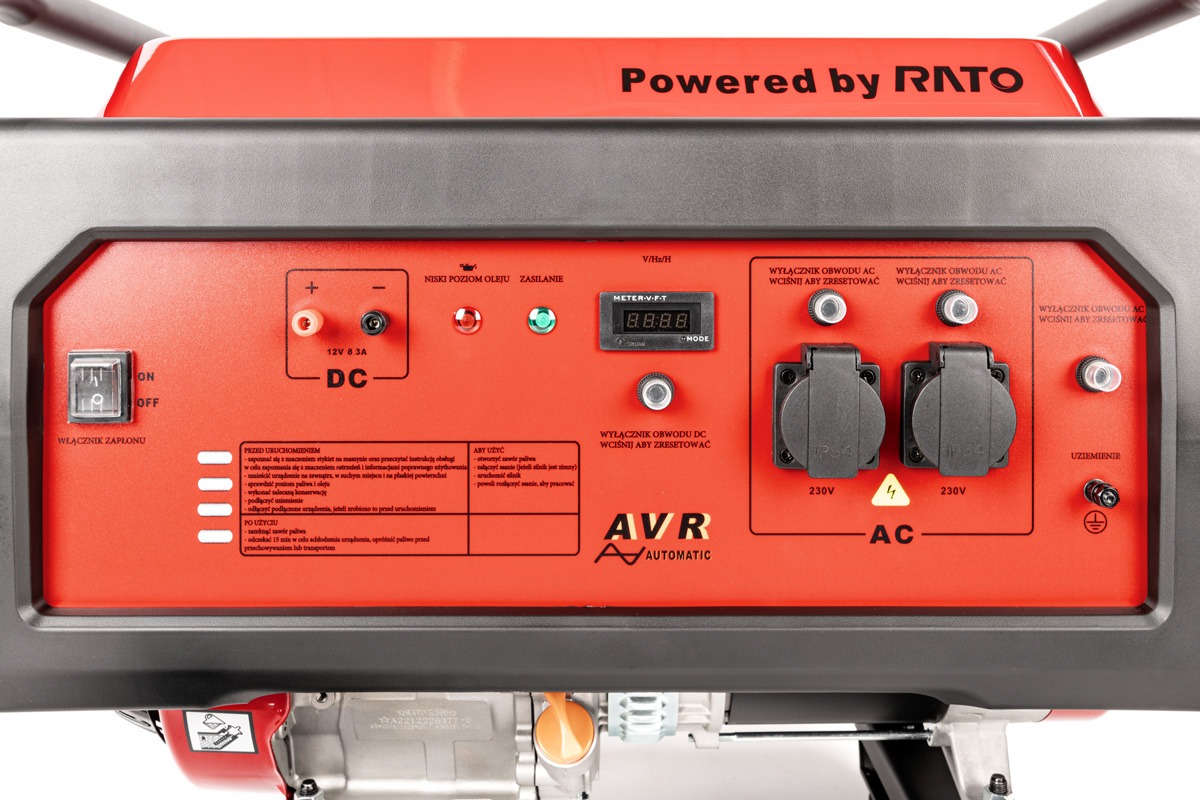 Panel z dwoma gniazdami 230 V i oznaczeniem AVR agregatu Cedrus AG5-1F