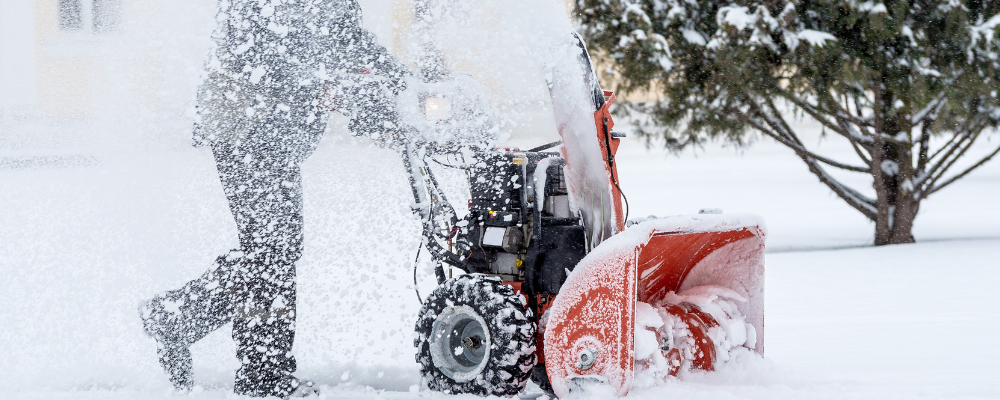 Odśnieżarka spalinowa czy elektryczna? Kompleksowy poradnik zakupowy